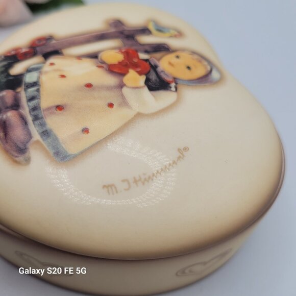 Hummel Boxes by Goebel Heart Shaped Sweet Greetings #686 - Picture 4 of 15